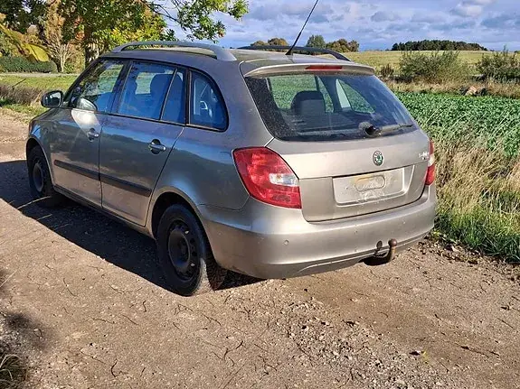 Skoda Fabia 2008 photo 4