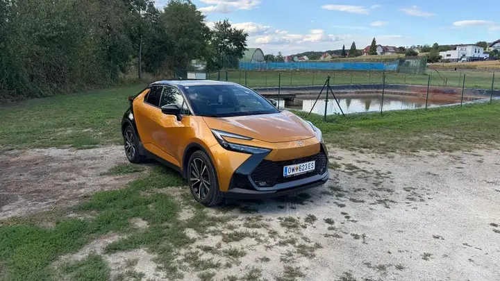Toyota C-Hr 2024 photo 2
