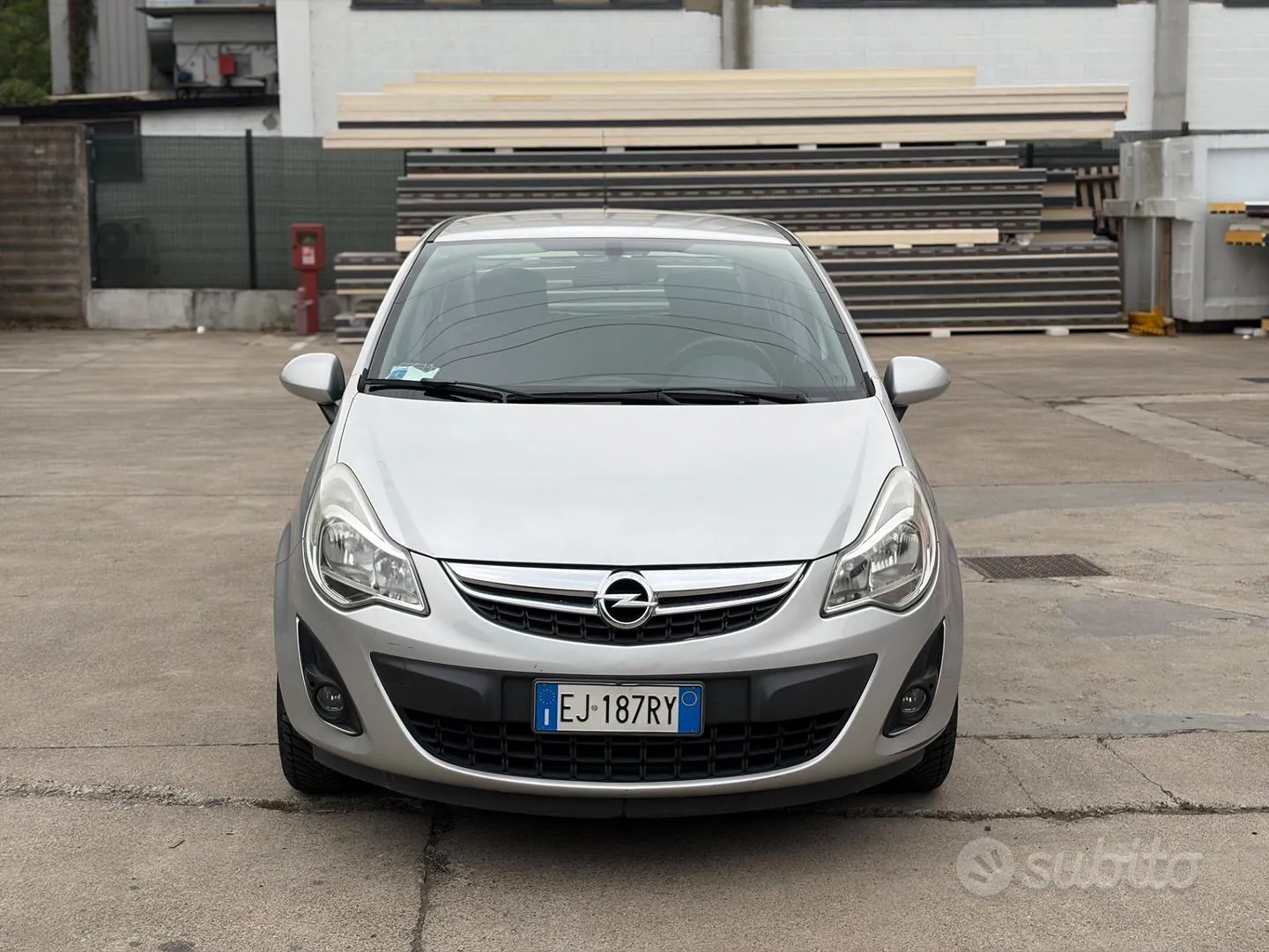 Opel Corsa 2011 photo 2