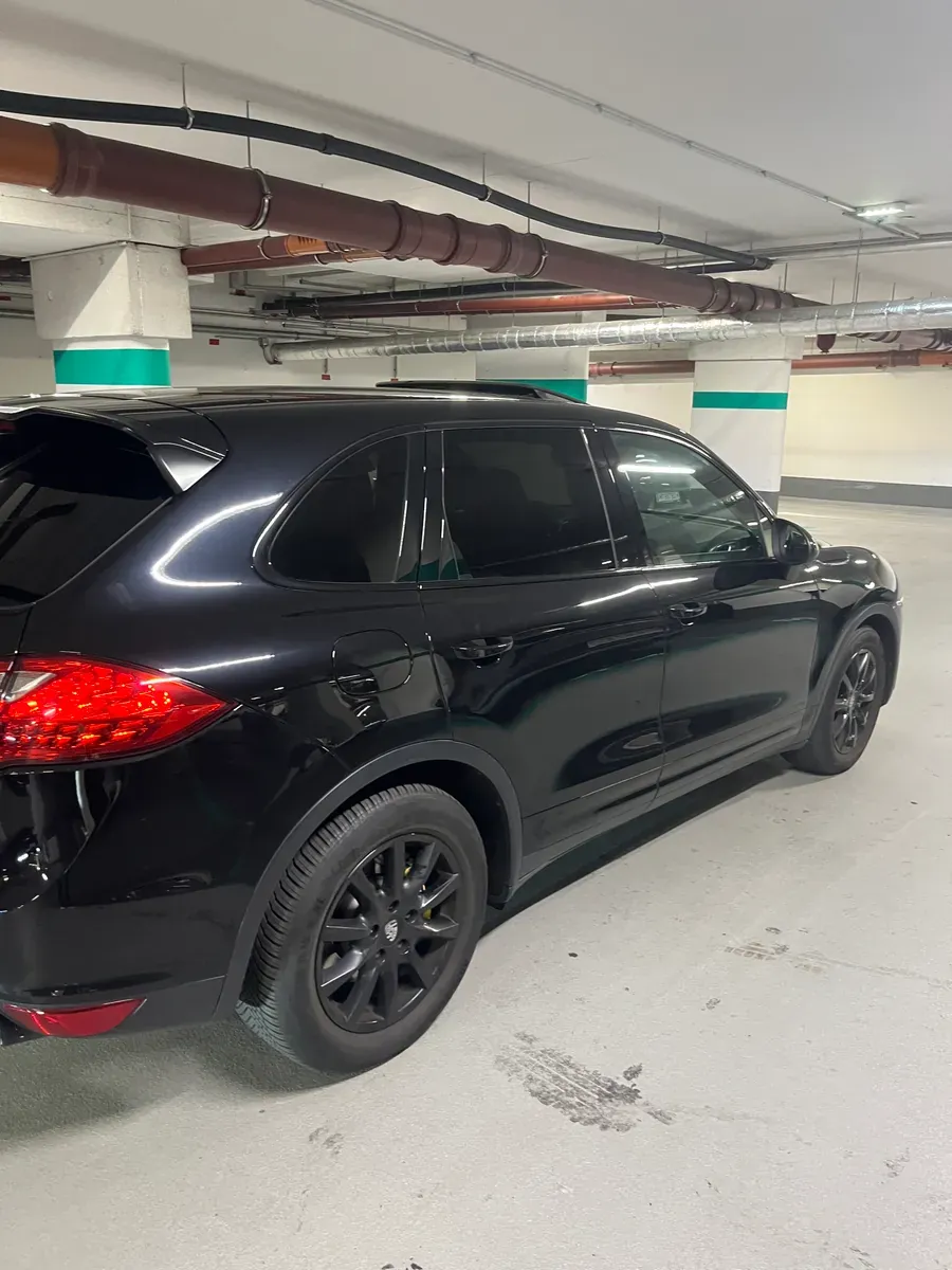 Porsche Cayenne 2010 photo 2
