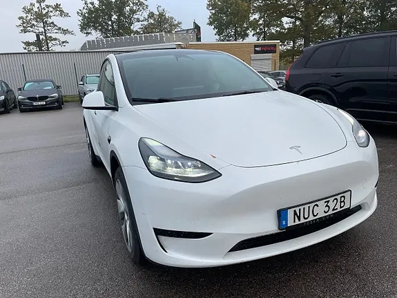 Tesla Model Y 2023 photo 2