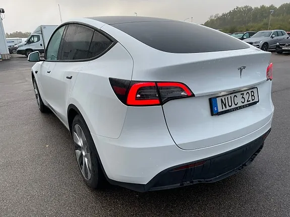 Tesla Model Y 2023 photo 4