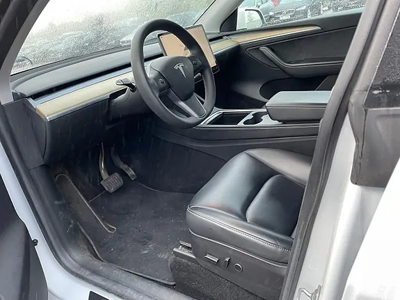 Tesla Model Y 2023 photo 5