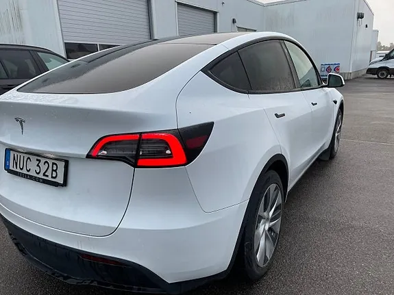 Tesla Model Y 2023 photo 3