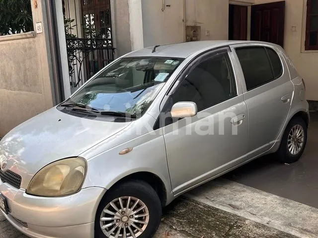 Toyota Vitz 2001 photo 4