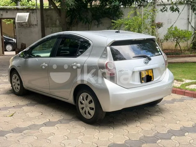 Toyota Aqua 2012 photo 4