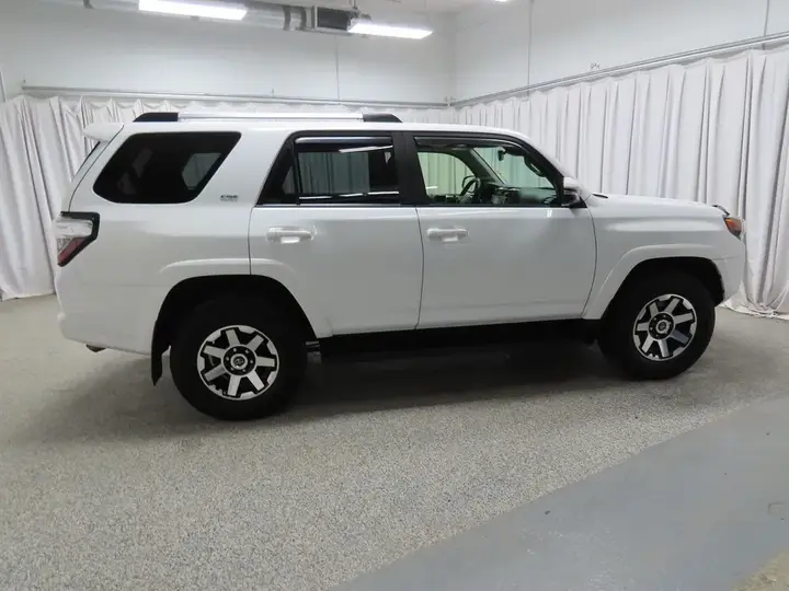 Toyota 4Runner 2024 photo 2