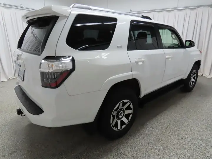Toyota 4Runner 2024 photo 3