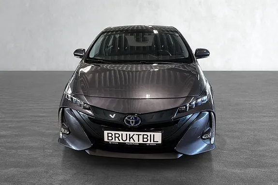 Toyota Prius Plug-In Hybrid 2017 photo 2