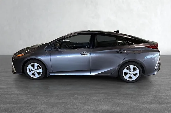 Toyota Prius Plug-In Hybrid 2017 photo 4