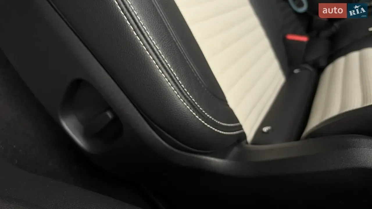 Land Rover Discovery 2021 photo 5