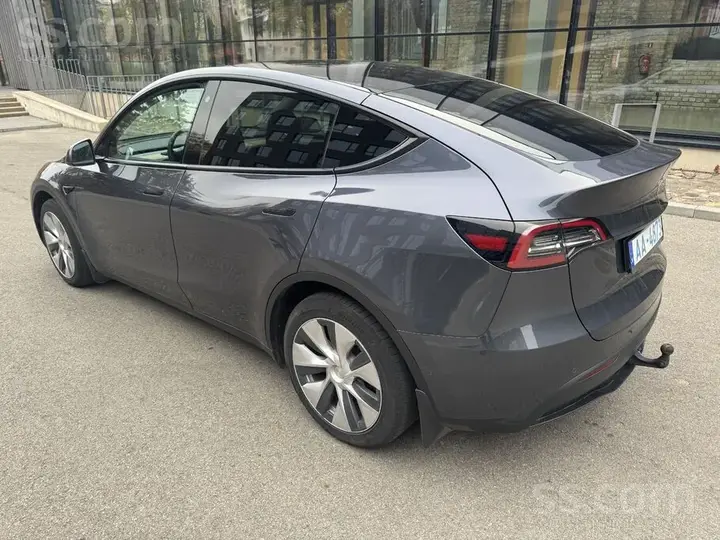 Tesla Model Y 2021 photo 2