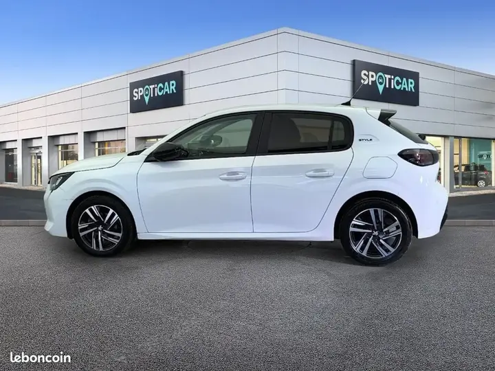 Peugeot 208 2023 photo 2
