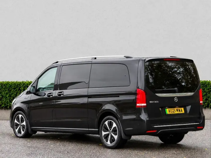 Mercedes-Benz Eqv 2021 photo 5