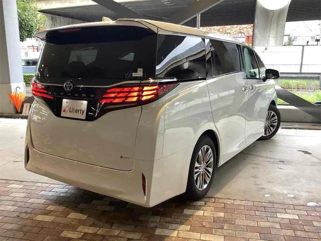 Toyota Alphard 2025 photo 5