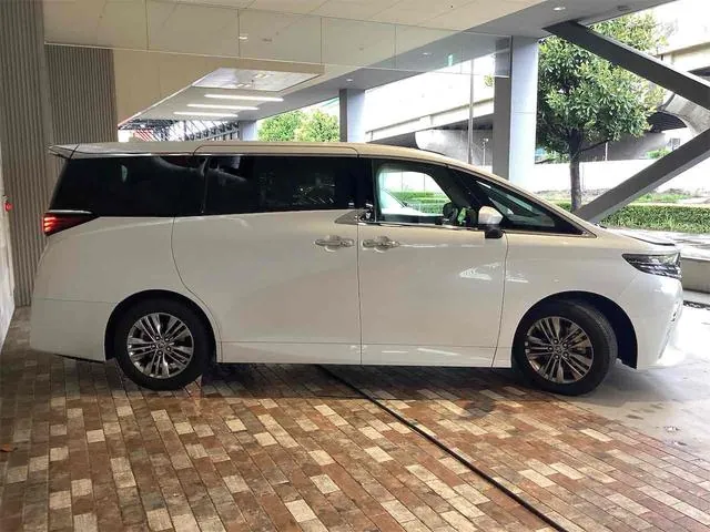 Toyota Alphard 2025 photo 4