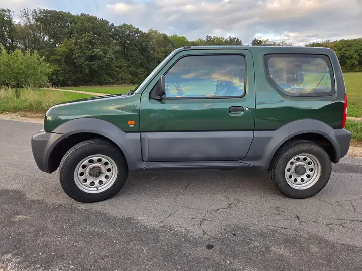 Suzuki Jimny 2010 photo 2