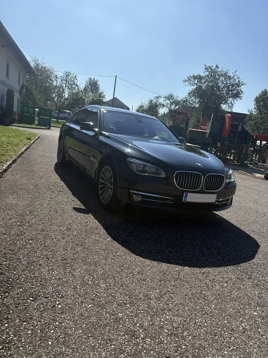 BMW 7 Series 2013 photo 2
