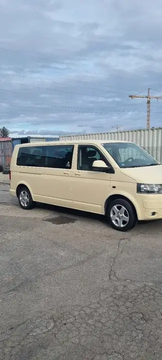 Volkswagen Caravelle 2012 photo 2