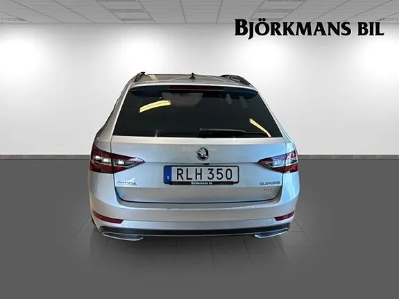 Skoda Superb 2018 photo 5