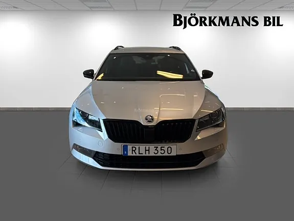 Skoda Superb 2018 photo 2