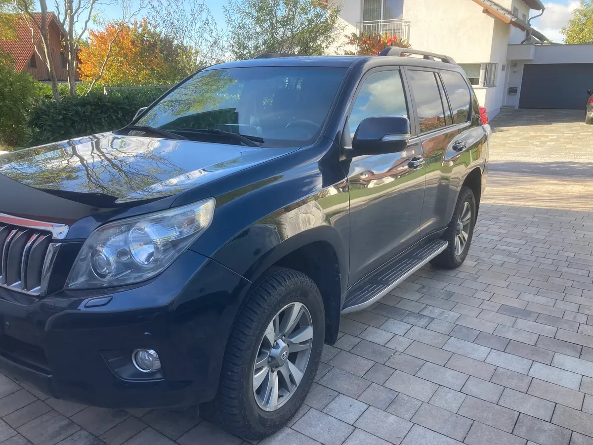 Toyota Land Cruiser 2012 photo 2
