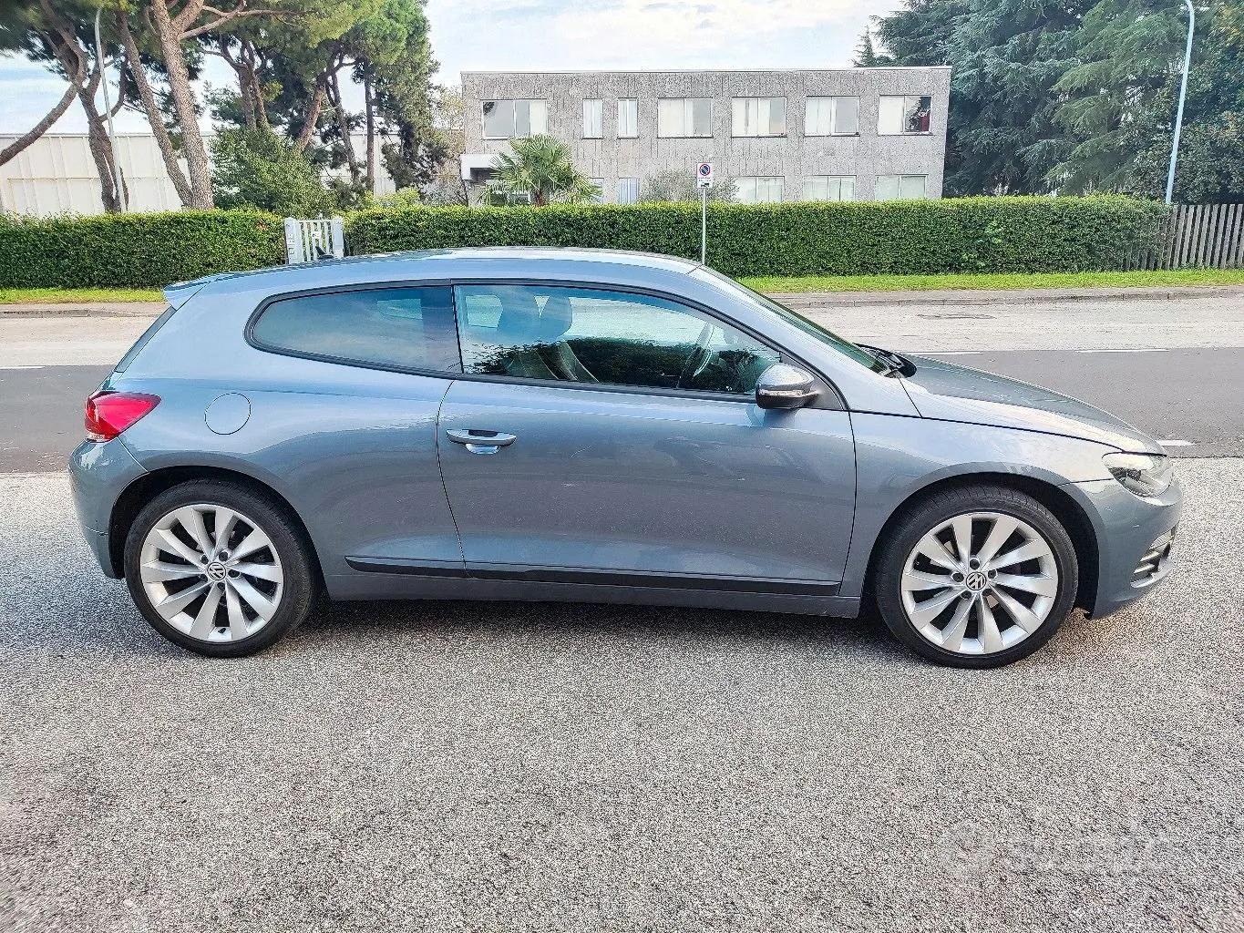 Volkswagen Scirocco 2010 photo 2