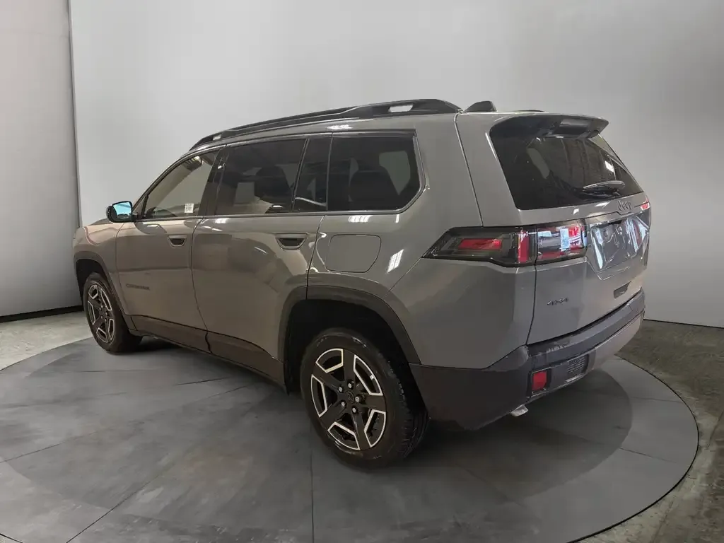 Jeep Cherokee 2026 photo 3