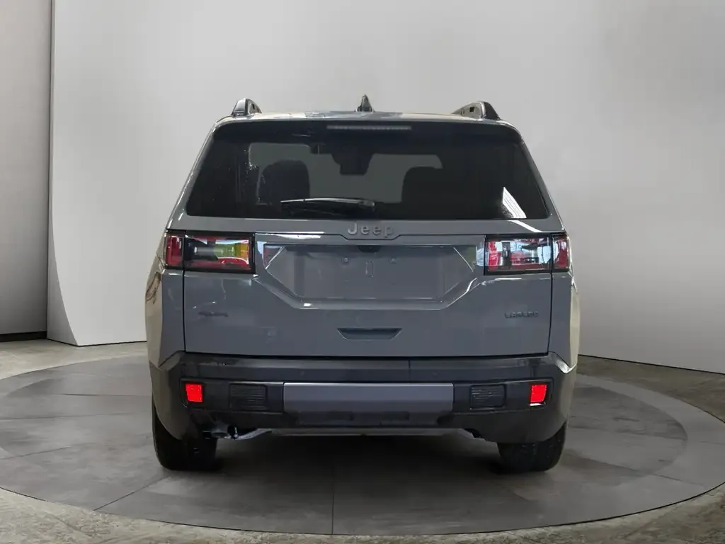 Jeep Cherokee 2026 photo 4