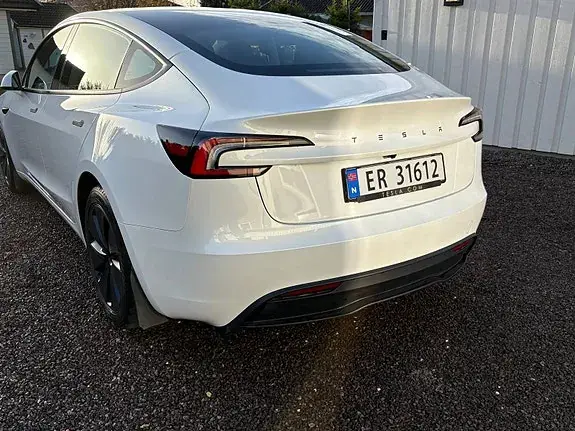 Tesla Model 3 2026 photo 3