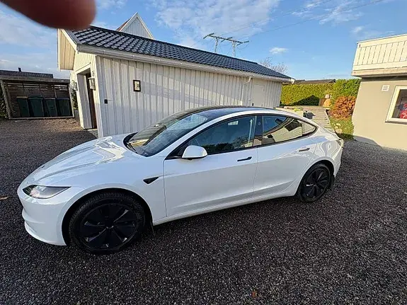 Tesla Model 3 2026 photo 5