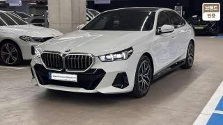 BMW 5 Series (G60) 2026 photo 2