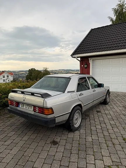 Mercedes-Benz 190 E 1986 photo 3
