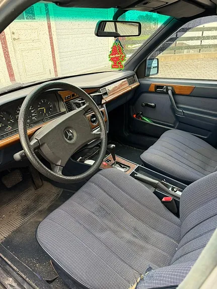 Mercedes-Benz 190 E 1986 photo 5