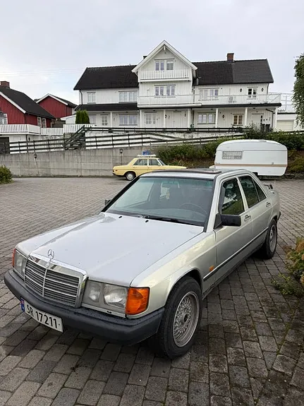 Mercedes-Benz 190 E 1986 photo 2