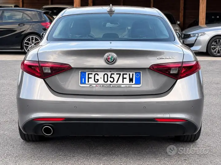 Alfa Romeo Giulia 2017 photo 5