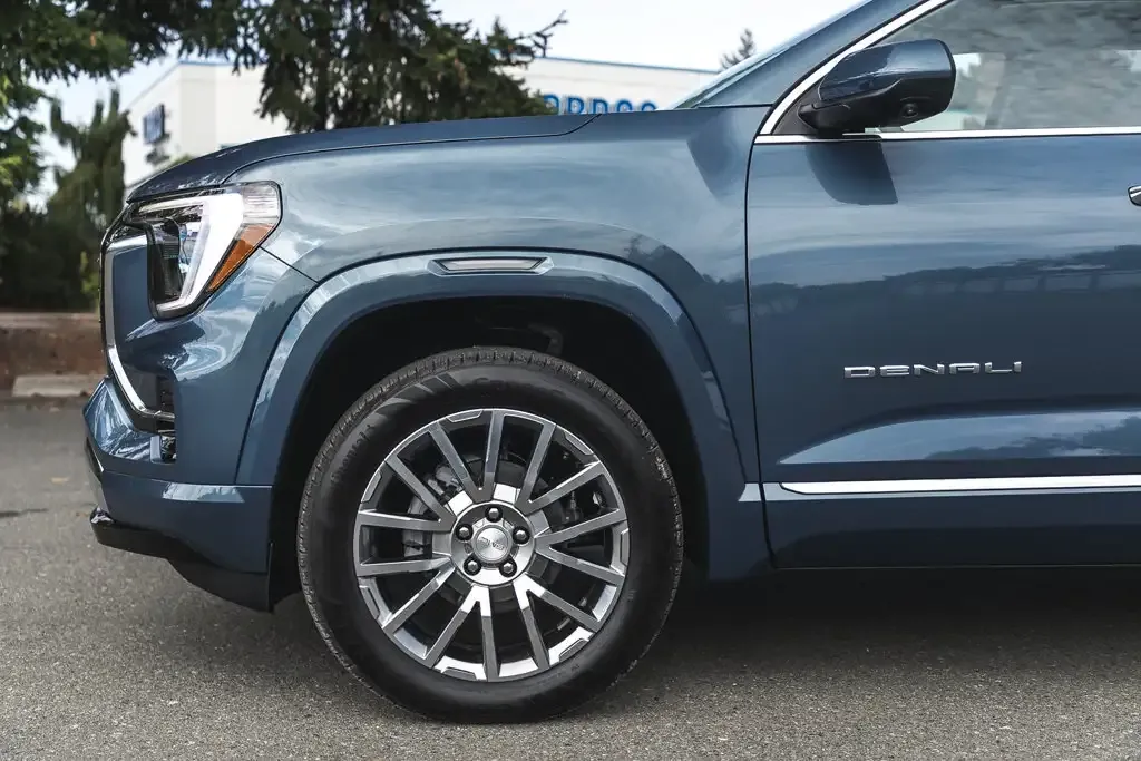 GMC Terrain 2027 photo 2