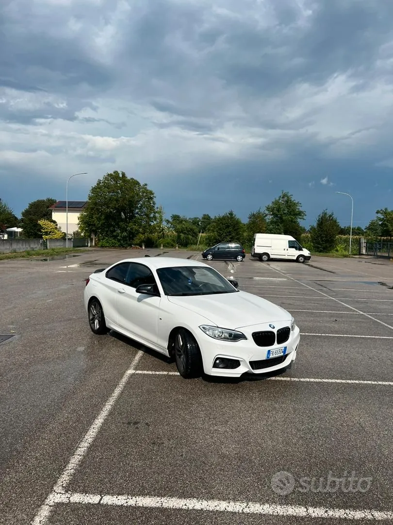 BMW 220I