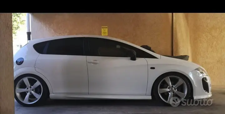 Seat Leon 2011 photo 3