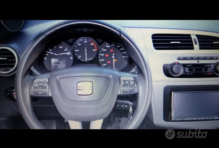 Seat Leon 2011 photo 2