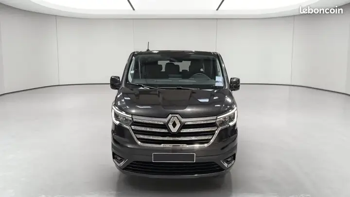 Renault Trafic 2022 photo 2