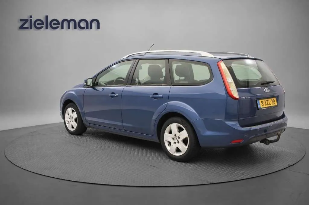 Ford Focus Wagon 2010 photo 3