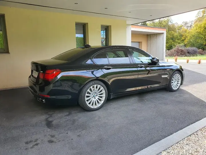 BMW 7 Series 2013 photo 2