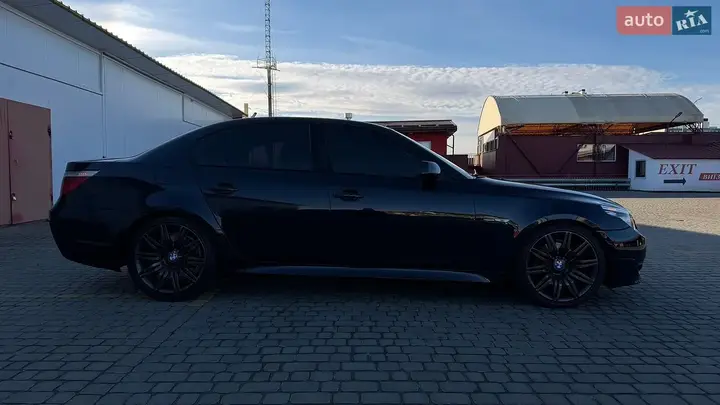 BMW 5 Series 2009 photo 4