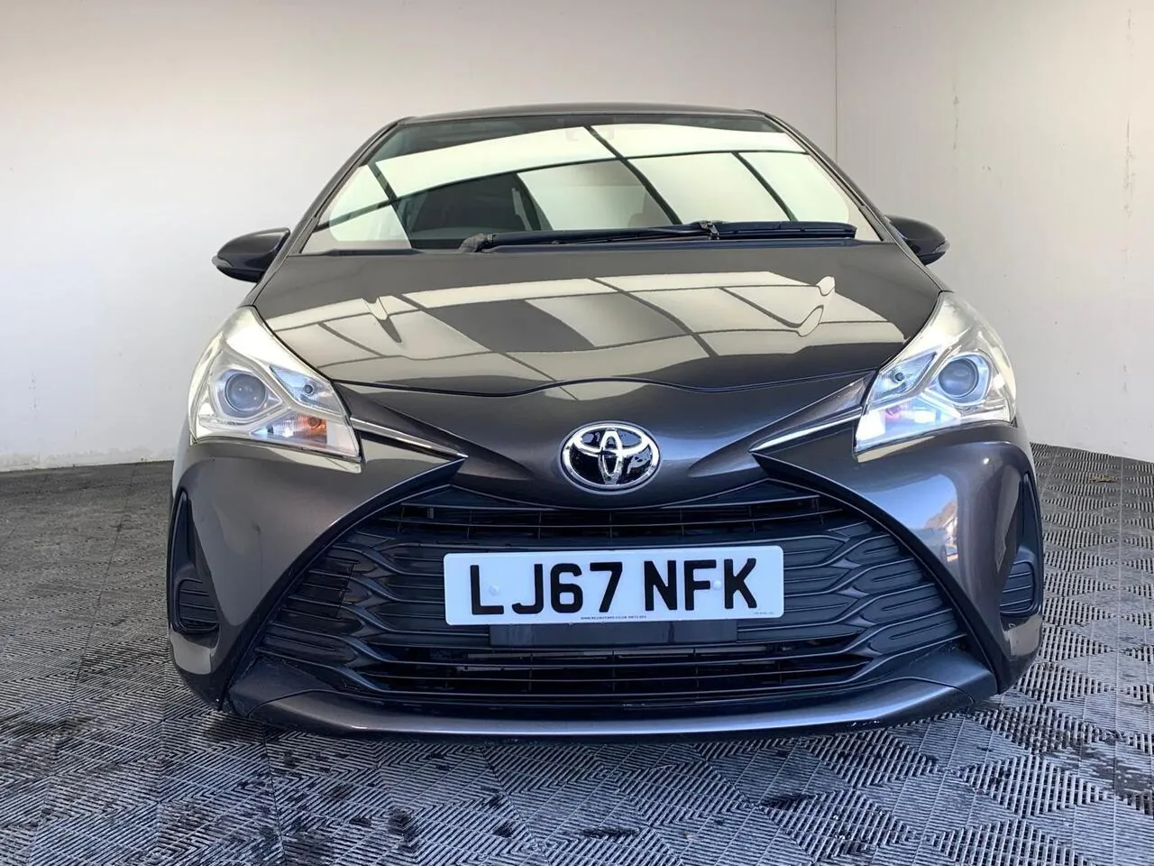 Toyota Yaris 2017 photo 2