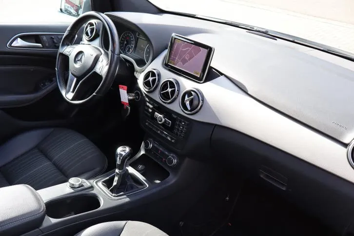 Mercedes-Benz B-Class 2011 photo 2