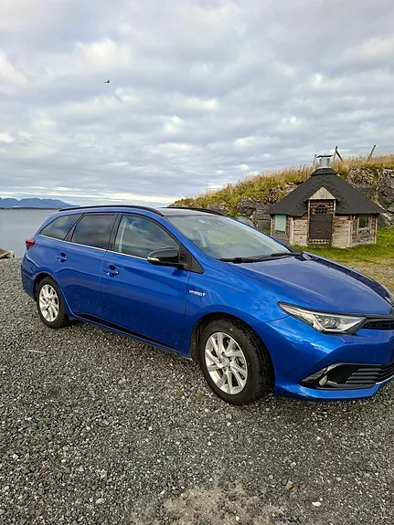Toyota Auris 2018 photo 2
