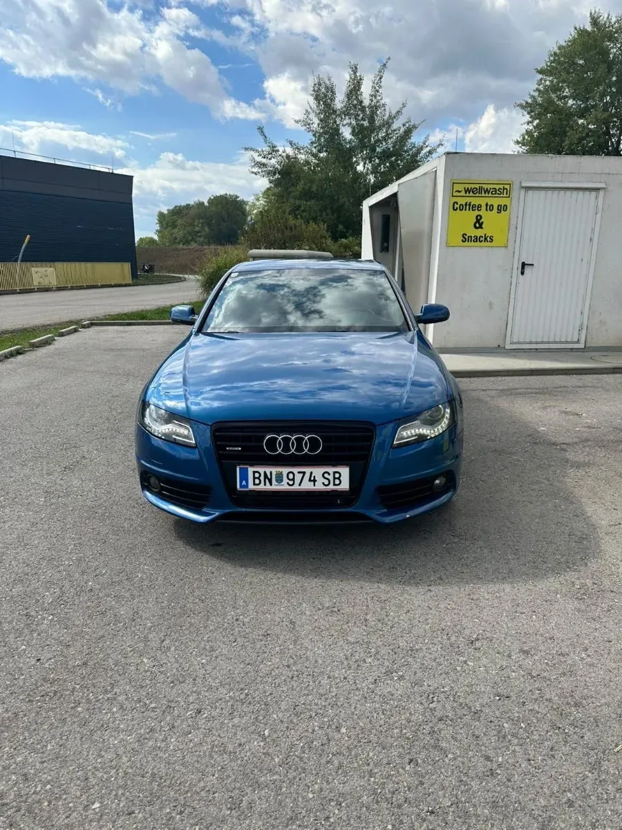 Audi A4 2010 photo 2