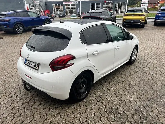 Peugeot 208 2017 photo 4