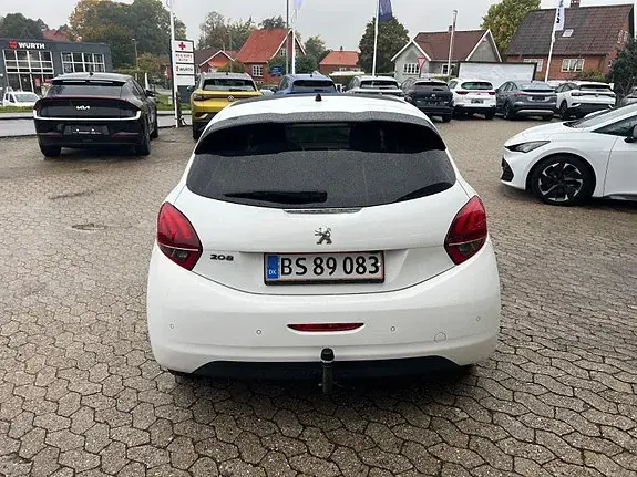 Peugeot 208 2017 photo 3
